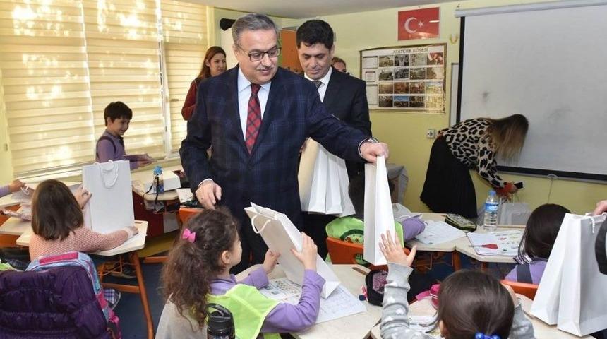 Vali Su, &Ouml;ğretmen Ve &Ouml;ğrencilerle Bir Araya Geldi