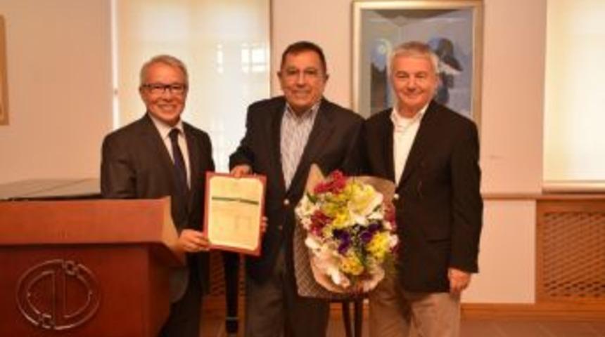 Koleksiyoner Av. Cengiz Akıncı, "m&uuml;ze&rsquo;de Sanat Konuşmaları"na Katıldı