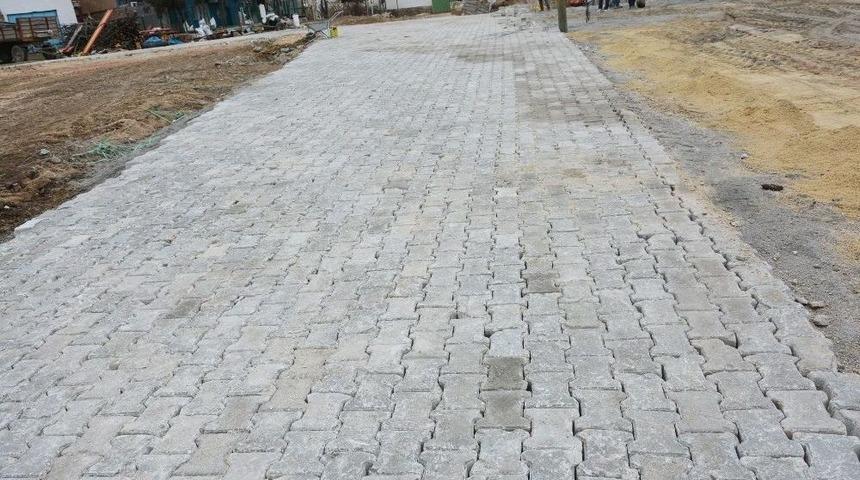 Kara&ouml;ren&rsquo;de Taş D&ouml;şeme &Ccedil;alışması