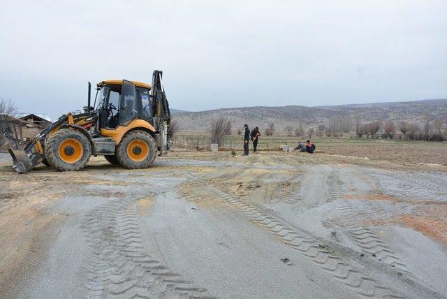 Karaören’de Taş Döşeme Çalışması