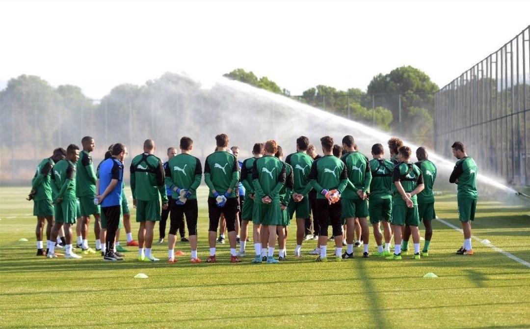 Bursaspor&rsquo;da Batalla&rsquo;nın Sakatlığı S&uuml;r&uuml;yor