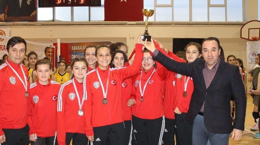 Kul&uuml;pl&uuml; Voleybol Yıldız Kızlar M&uuml;sabakaları Sona Erdi