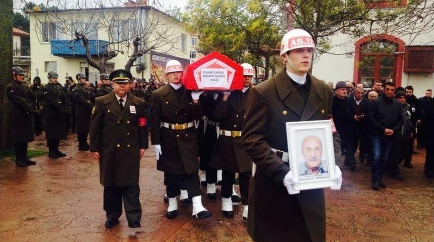 Kıbrıs Gazisi Toprağa Verildi
