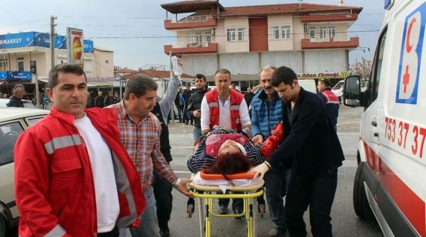 Trafik Kazasında Ağır Yaralanan Kadın 25 G&uuml;n Sonra Yaşam M&uuml;cadelesini Kaybetti