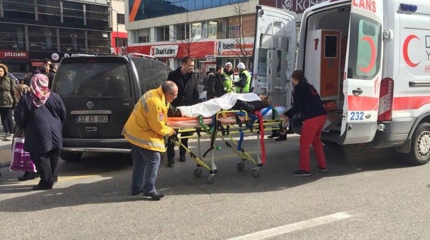 Isparta&rsquo;da Otomobil Yayaya &Ccedil;arptı: 1 Yaralı