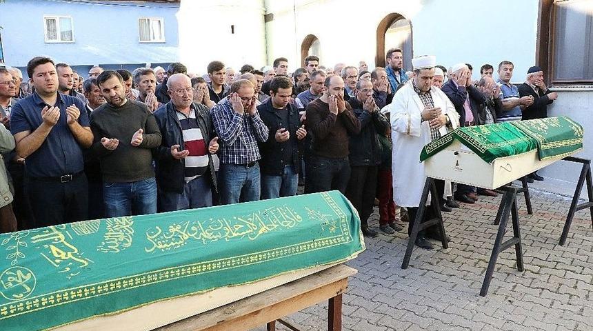 Trafik Kazasında Hayatlarını Kaybeden Kardeşler Toprağa Verildi