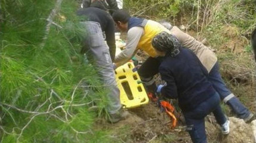 Manavgat&rsquo;ta İş Makinası U&ccedil;uruma Yuvarlandı: 3 Yaralı