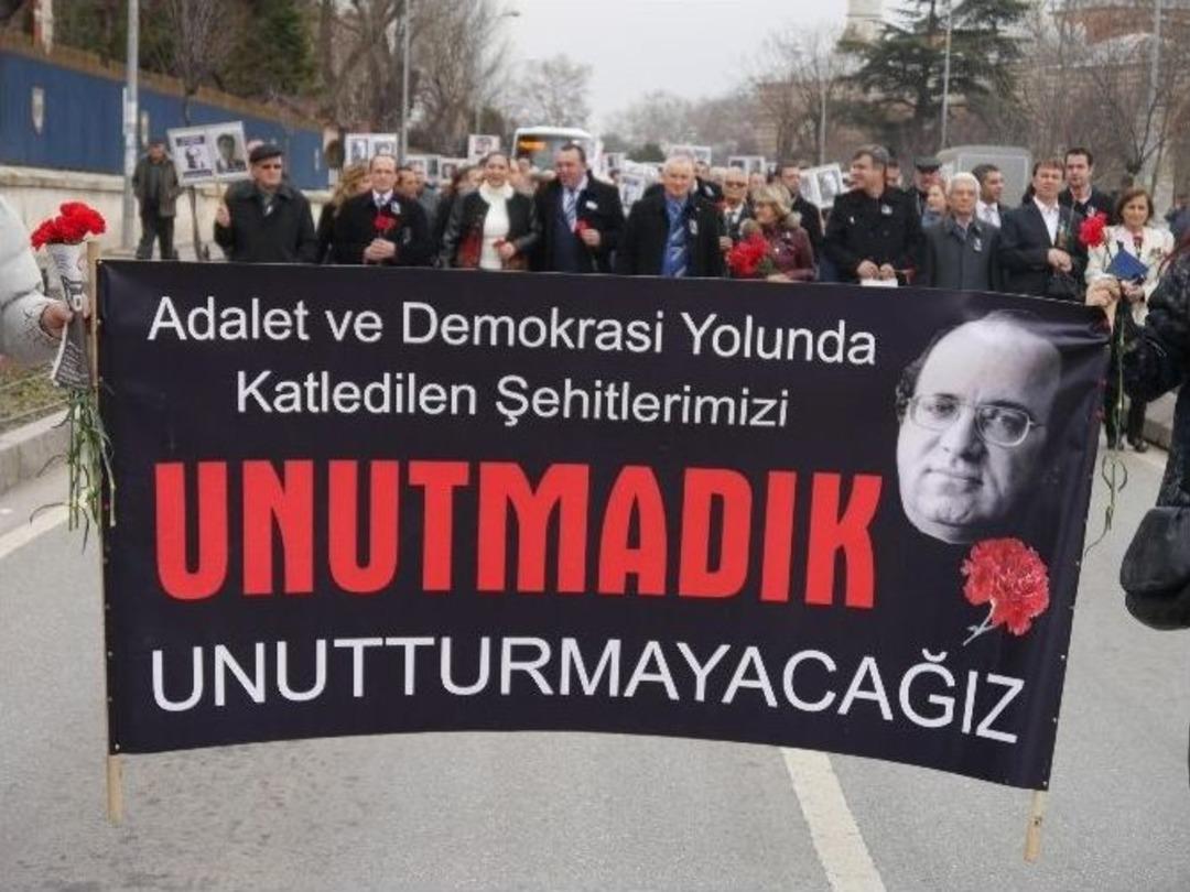 Uğur Mumcu Edirne&rsquo;de Karanfillerle Anıldı