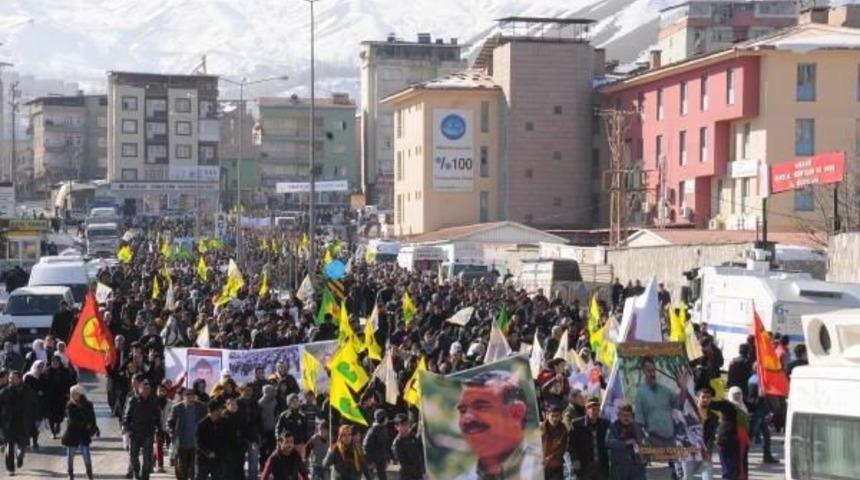 Hakkari'de &Ouml;calan'a &Ouml;zg&uuml;rl&uuml;k Y&uuml;r&uuml;y&uuml;ş&uuml;