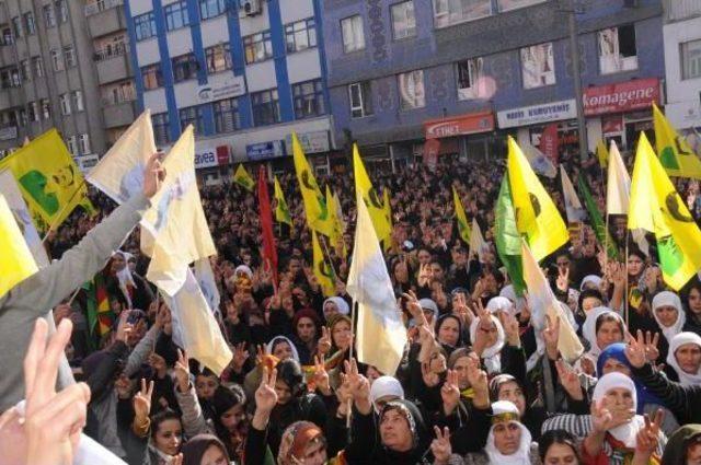 Hakkari'de Öcalan'a Özgürlük Yürüyüşü
