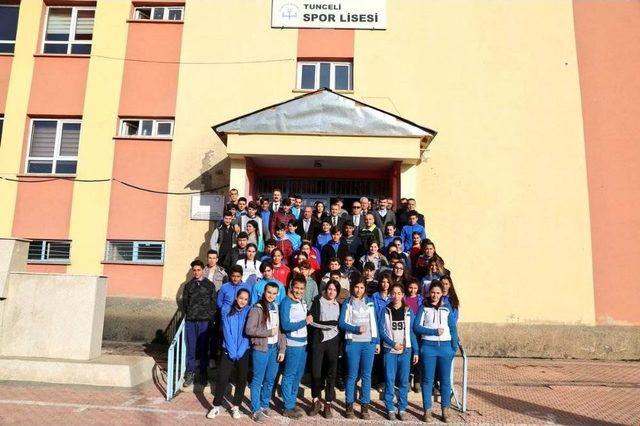 Vali Sonel Öğrencilerle Bir Araya Geldi 1