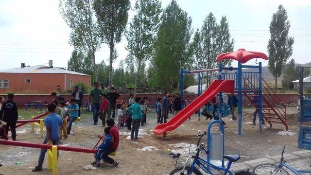 Çaldıran’da 20 Çocuk Eğlence Parkı Hizmete Sunuldu
