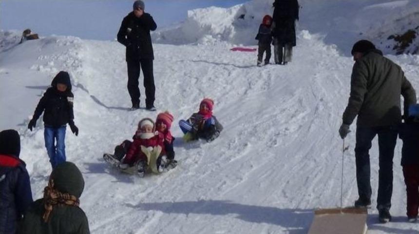 Valilikten &Ouml;ğrencilere S&ouml;mestr Hediyesi