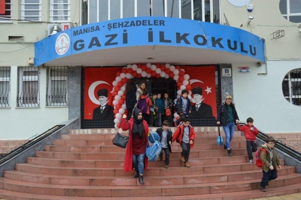 &Ouml;ğrenci Ve &Ouml;ğretmenler Ders Başı Yaptı