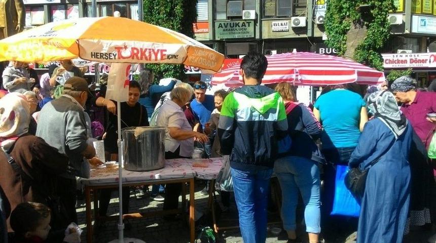 Ak Parti Edremit Kadın Kollarından Aşure Hayrı