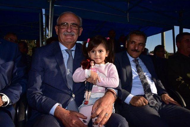 B&uuml;y&uuml;kşehir Vezirk&ouml;pr&uuml;&rsquo;de 10 &Ccedil;ift&ccedil;iye 220 Ke&ccedil;i Dağıttı 2