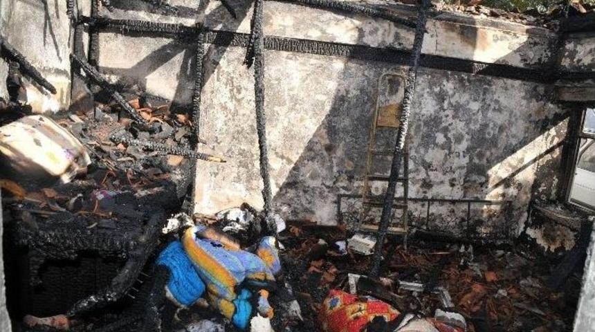 Yıldırım Evi Yaktı