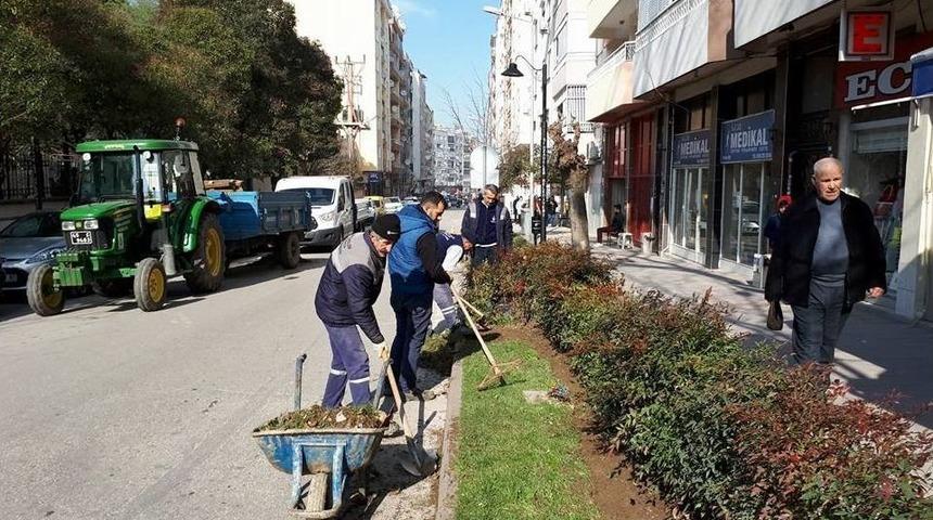 Şehzadeler&rsquo;de Yol Ve Kışlık Bakım &Ccedil;alışmaları S&uuml;r&uuml;yor