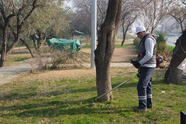 Şehzadeler’de Yol Ve Kışlık Bakım Çalışmaları Sürüyor