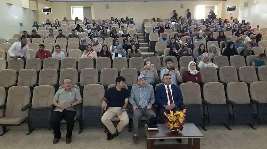 Fen-edebiyat Fak&uuml;ltesinde Klasik T&uuml;rk Şiiri Konferansı