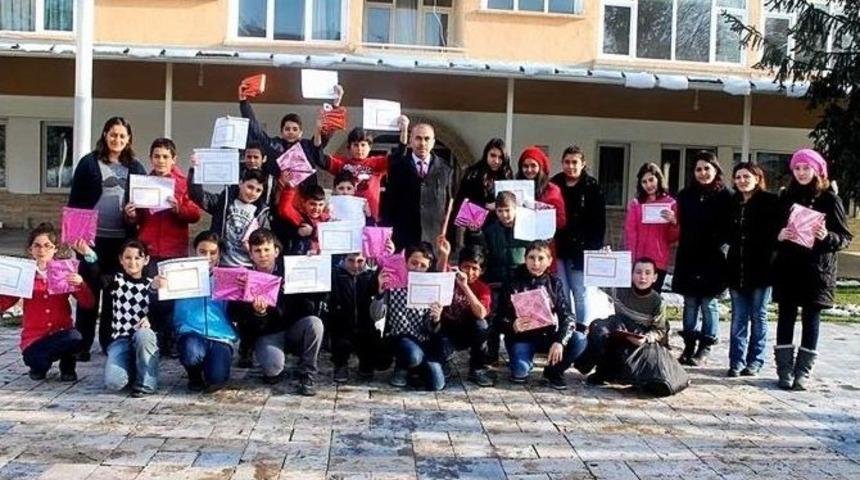 Emirdağ Belediyesi &Ouml;ğrencilerin Karne Heyecanına Ortak Oldu