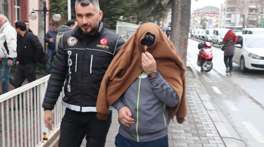 Yedek Lastik Ve Ses Sistemine Gizlenmiş 15 Kilo Esrar Yakalandı