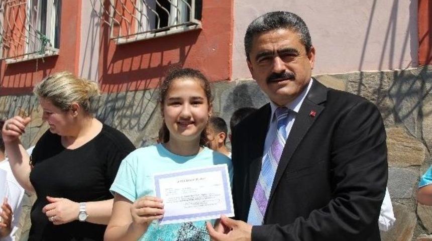 Başkan Alıcık’tan Karne Hediyesi