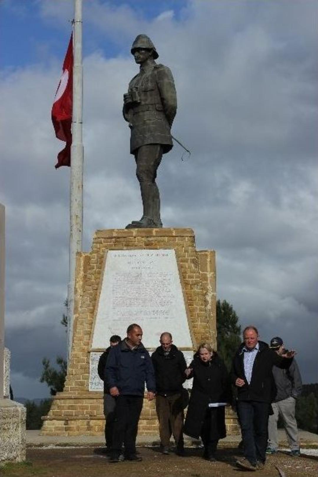 Yeni Zelandalı Bakandan D&uuml;nyaya Dostluk Mesajı