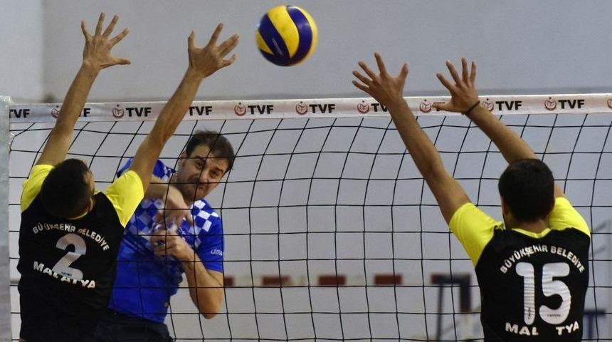 Büyükşehir Voleybol Takımında Giresun Galibiyetinin Sevinci Sürüyor