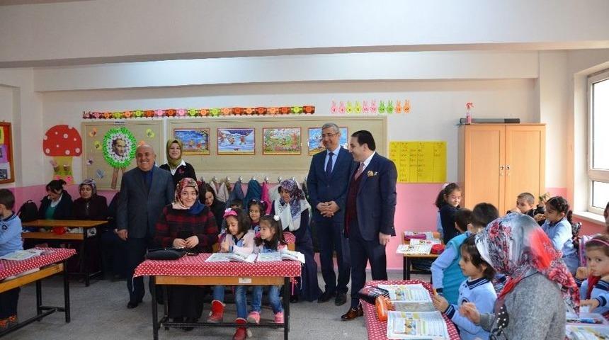 Kaymakam Zengince &Ouml;ğrencilere Kurum &Uuml;z&uuml;m Dağıttı