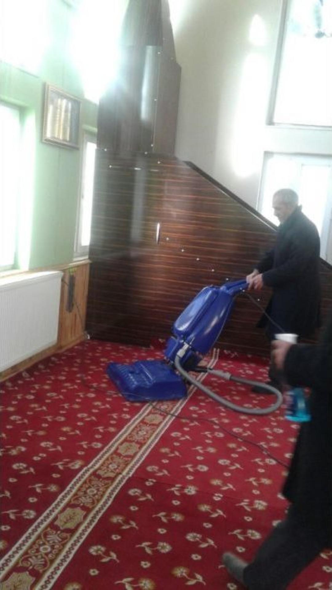 &Ccedil;aldıran Belediyesinden Cami Temizliği