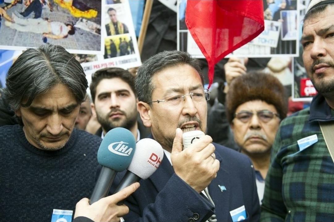 Doğu T&uuml;rkistanlılar &Ccedil;in&rsquo;i Protesto Etti
