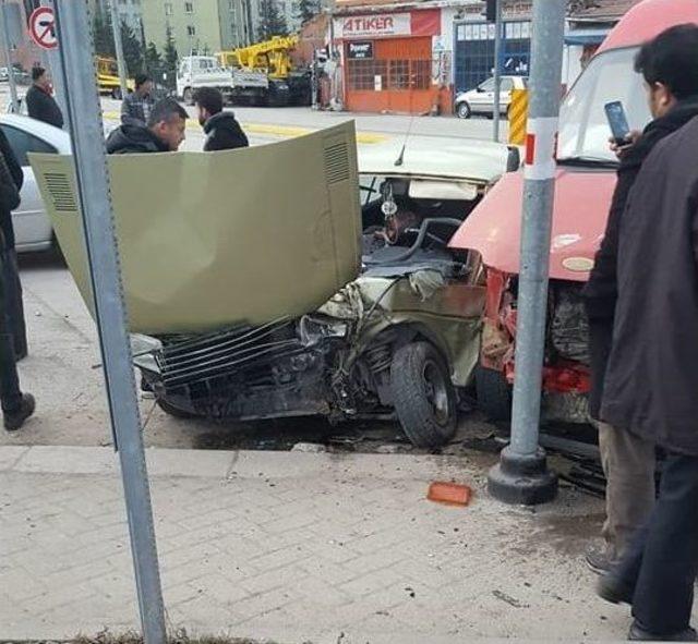 Eskişehir’de Trafik Kazası; 4 Yaralı