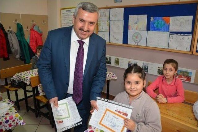 Başkan Baran &Ouml;ğrencilerin Karne Heyecanına Ortak Oldu 2