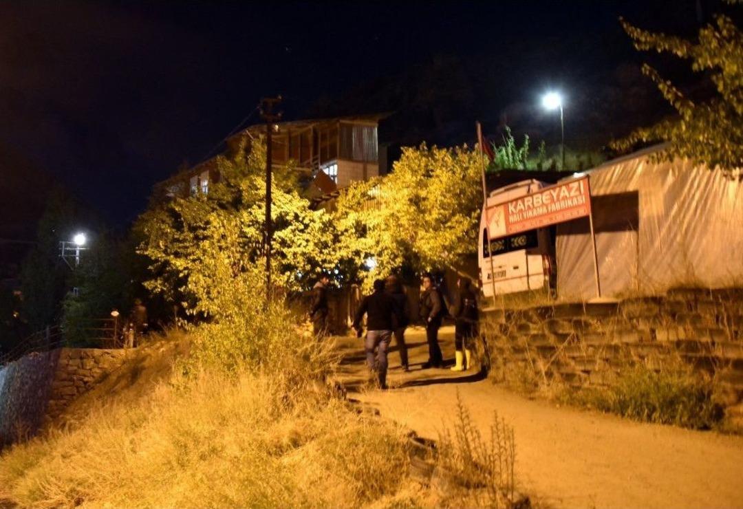 G&uuml;m&uuml;şhane&rsquo;de Cinnet Getiren Baba 3 Oğlunu Vurdu