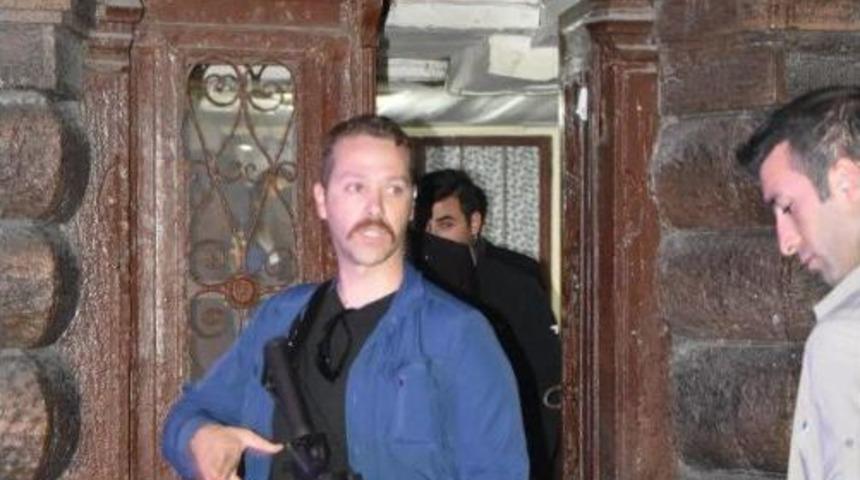 İzmir'de T&uuml;pgaz Patlamasında Suriyeli Gen&ccedil; Yaralandı