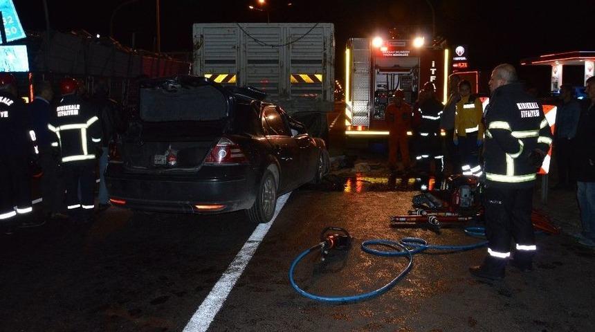 Kırıkkale&rsquo;de Trafik Kazası: 2 &Ouml;l&uuml;