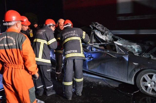 Kırıkkale&rsquo;de Trafik Kazası: 2 &Ouml;l&uuml; 1