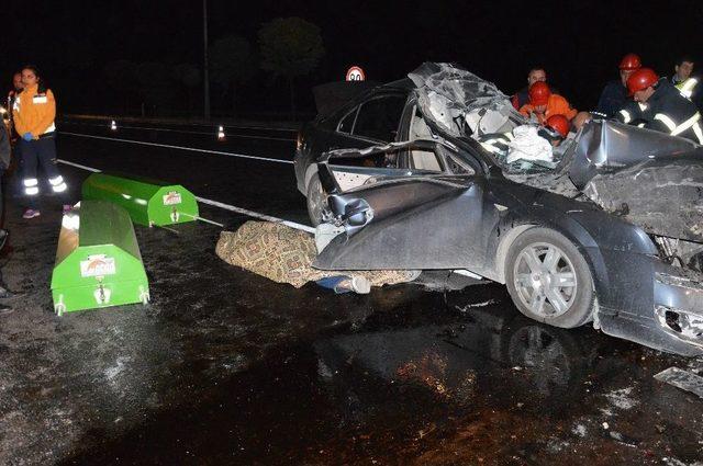 Kırıkkale&rsquo;de Trafik Kazası: 2 &Ouml;l&uuml; 2