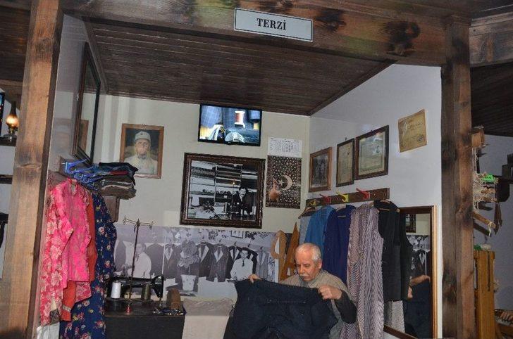 66 Yıllık Terzi Tüm Malzemeleri Müzeye Bağışladı G4