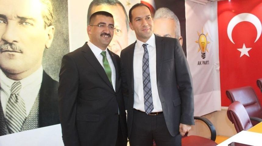 Niğde Ak Parti Niğde İl Başkanlığında Devir Teslim T&ouml;reni