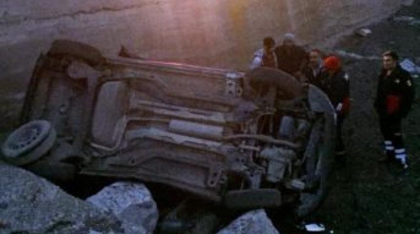 &Ccedil;orum&rsquo;da Otomobil &Ccedil;aya U&ccedil;tu: 2 Yaralı