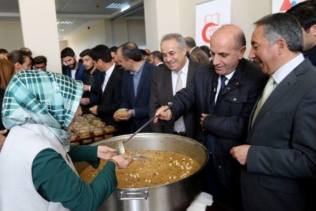 Ai&ccedil;&uuml;&rsquo;de Aşure Dağıtıldı 1