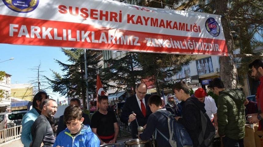 Suşehri&rsquo;nde 3 Bin Kişilik Aşure Dağıtıldı