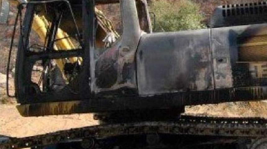 Cezaevi Inşaatında &Ccedil;alışan Iş Makinesi Yandı