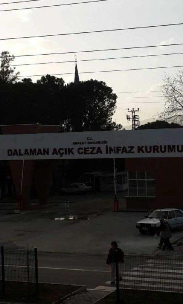 Cezaevi Inşaatında Çalışan Iş Makinesi Yandı