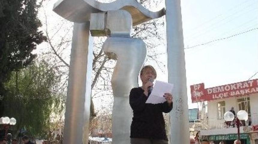 Uğur Mumcu Ve Basın Şehitleri Kuşadası&rsquo;nda Anıldı