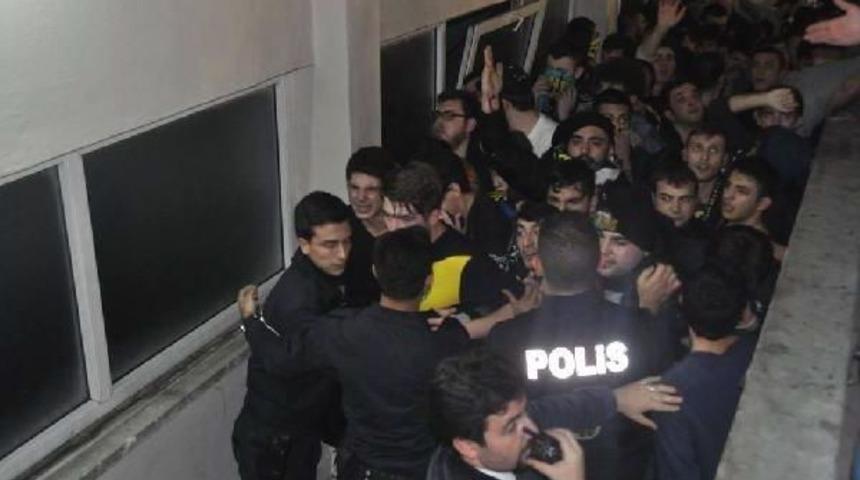 Bayanların Basketbol Ma&ccedil;ında Arbede