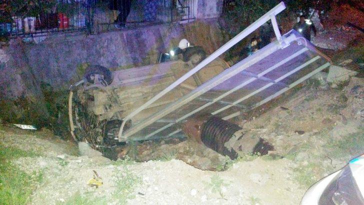 Hastaneye Giderken Kaza Yaptılar: 4 Yaralı G3