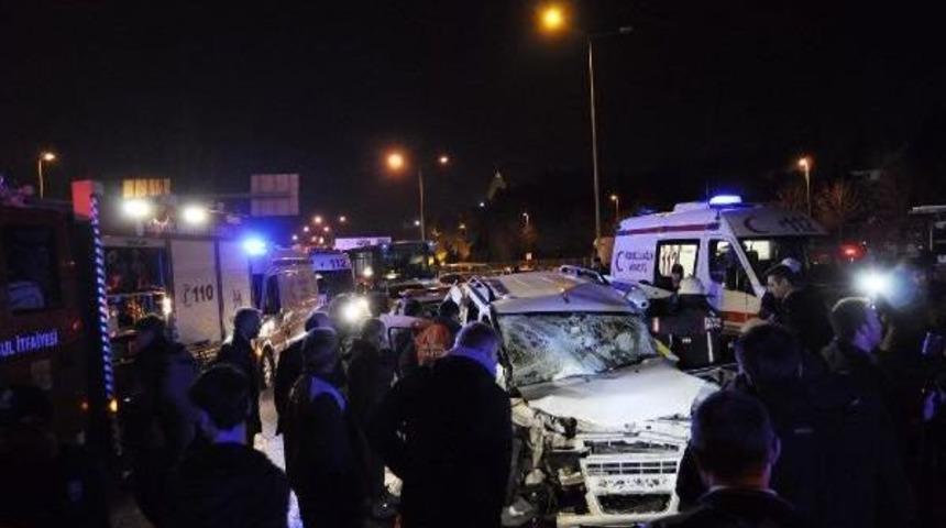 Bayrampaşa'da Zincirleme Trafik Kazası: 1'i Ağır, 4 Yaralı
